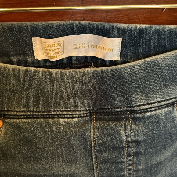 Levi Signature pull on jeans. Very popular on Amazon. Size 12 Long. EUC. - Picture 2 of 5
